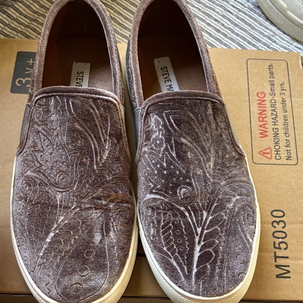 Steve Madden Men’s Brown Velvet Paisley Slip-Ons